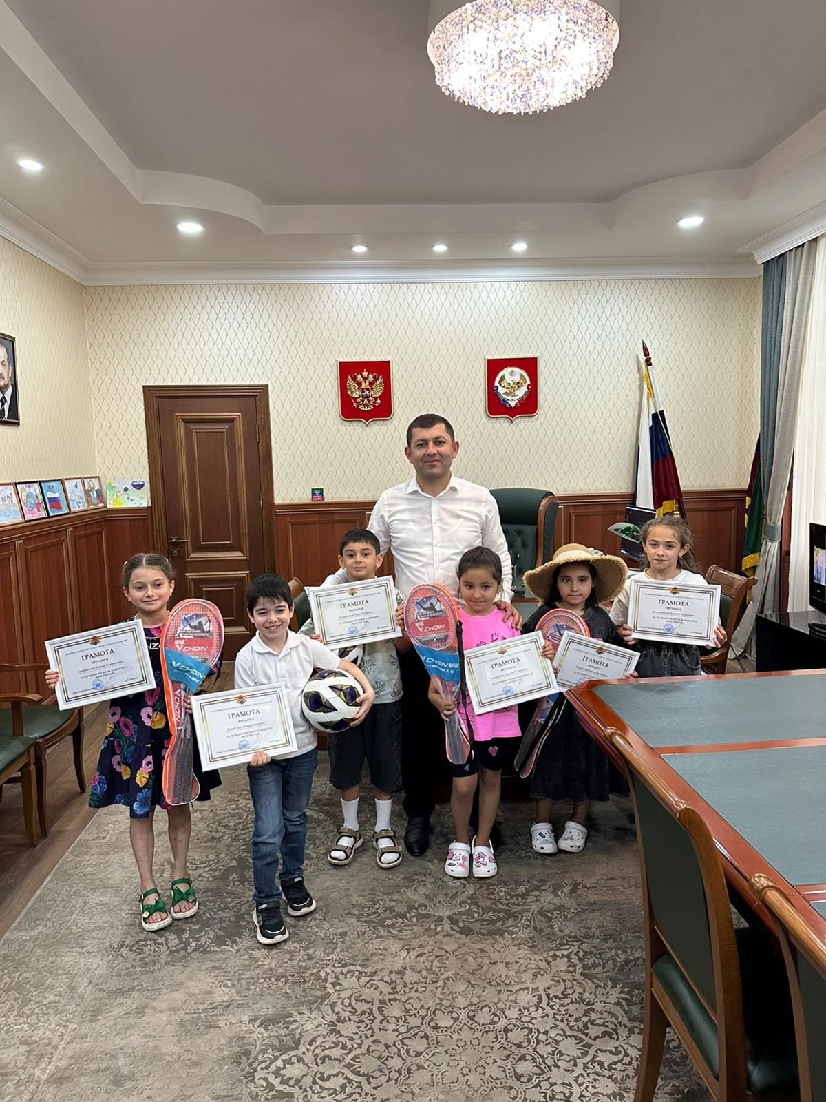 Учащиеся ГБОУ РД «РЦО» стали участниками конкурса изобразительного искусства, организованного Администрацией Советского района города Махачкала, приуроченного ко Дню Российской Федерации.
