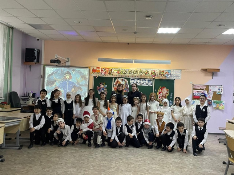 Новогодний утренник во 2Д классе.